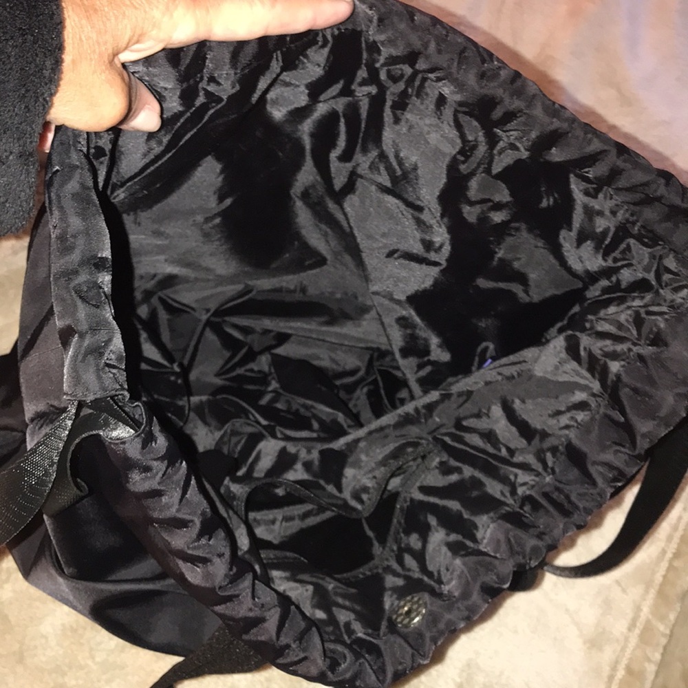 Like new backpack with tip handles - Picture 4 of 6